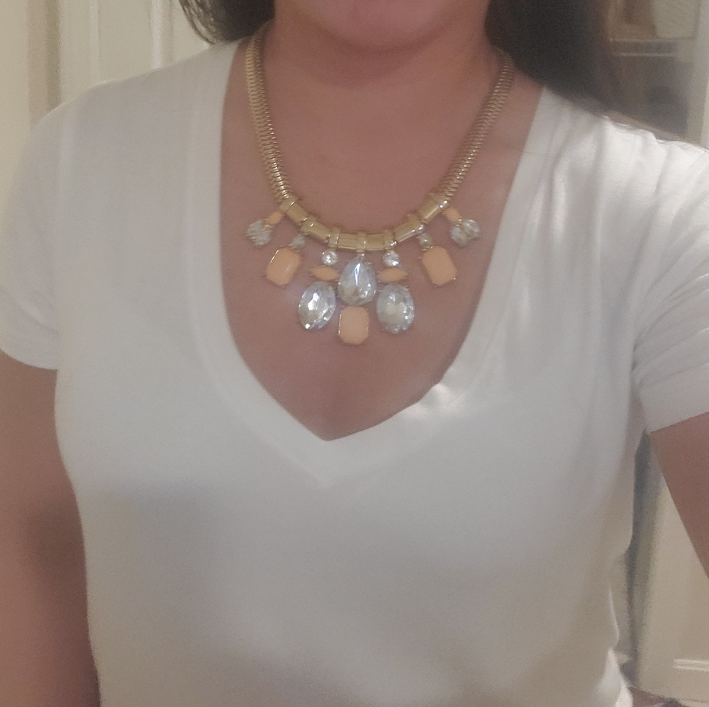Express light pink and clear gold necklace